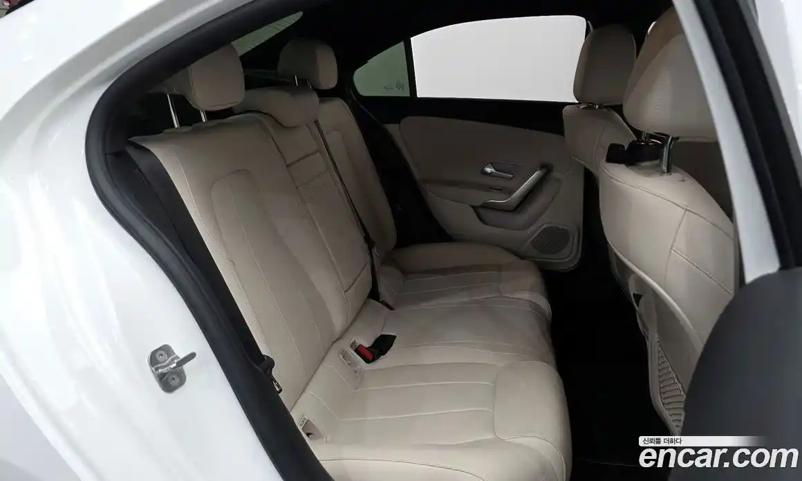 Mercedes-Benz A-Class 2023 2.0 Автомат в Москве № 763838, фото 12