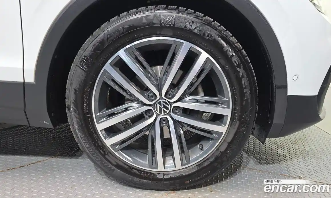 Volkswagen Tiguan 2022 2.0 Автомат в Москве № 232182, фото 5