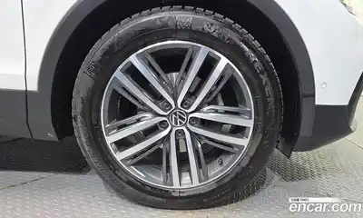 Volkswagen Tiguan 2022 2.0 Автомат в Москве № 232182, миниатюра 5