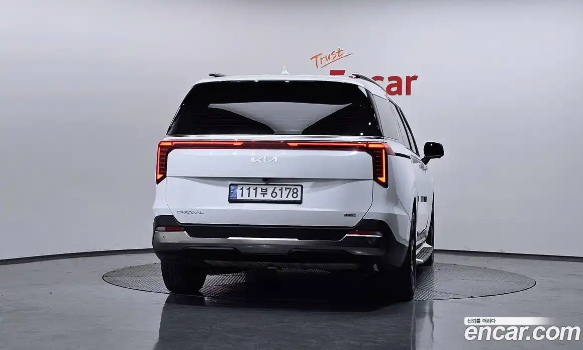 Kia Canival 2024 1.6 Автомат в Москве № 716574, фото 4