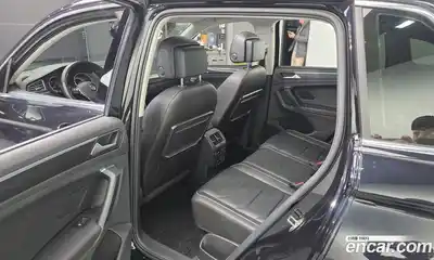 Volkswagen Tiguan 2020 2.0 Автомат в Москве № 725103, миниатюра 11