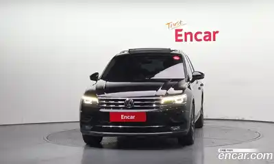 Volkswagen Tiguan 2020 2.0 Автомат в Москве № 725103, миниатюра 3