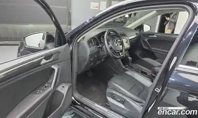 Volkswagen Tiguan 2020 2.0 Автомат в Москве № 725103, миниатюра 10