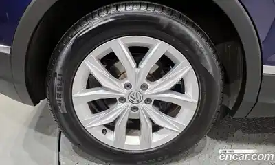 Volkswagen Tiguan 2020 2.0 Автомат в Москве № 750113, миниатюра 5