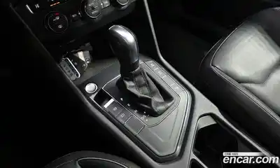 Volkswagen Tiguan 2020 2.0 Автомат в Москве № 750113, миниатюра 9