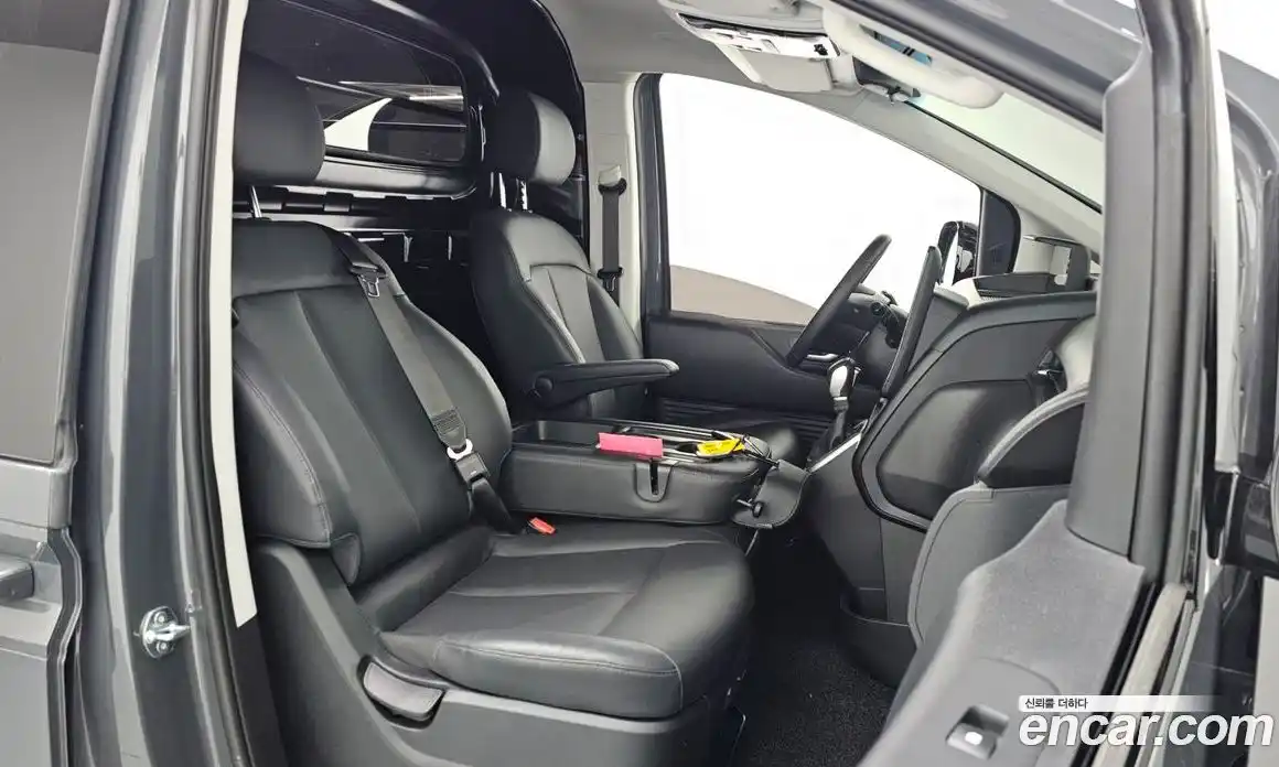 Hyundai Staria 2024 3.5 Автомат в Москве № 755987, фото 11