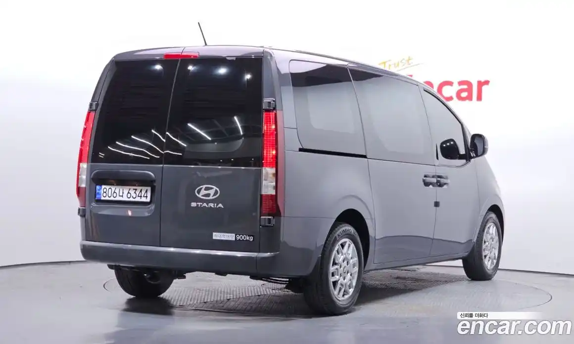 Hyundai Staria 2024 3.5 Автомат в Москве № 755987, фото 2