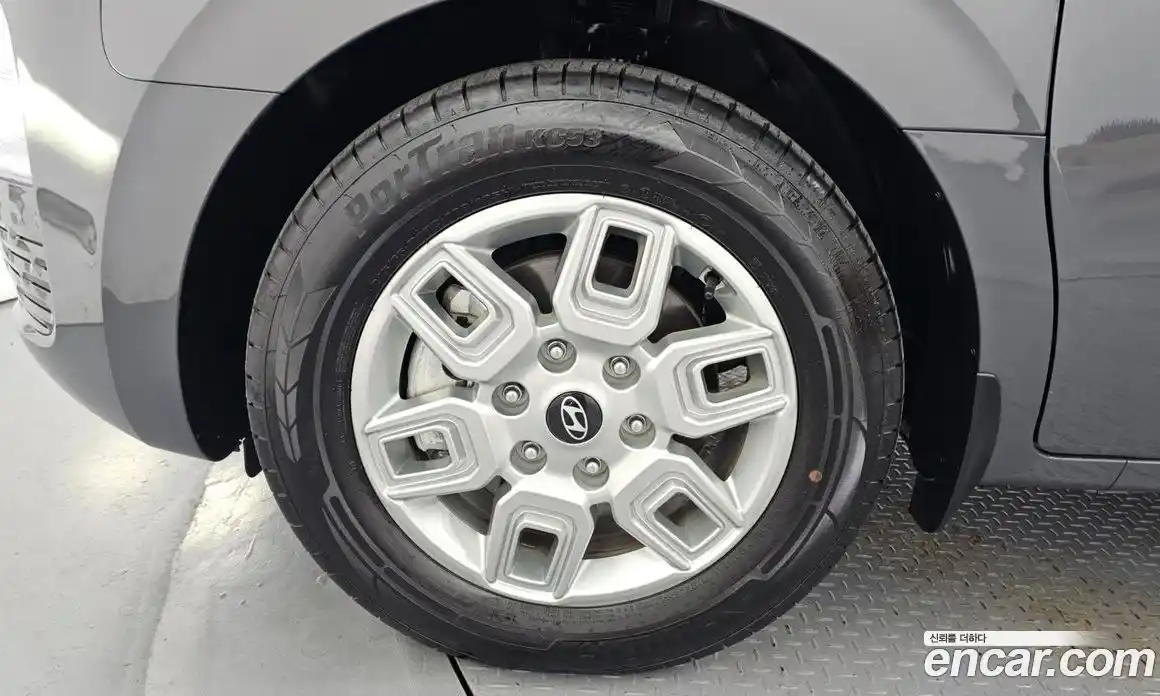 Hyundai Staria 2024 3.5 Автомат в Москве № 755987, фото 5