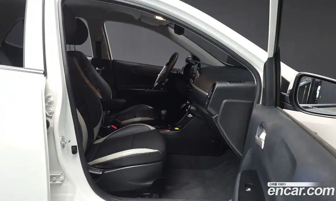 Kia Morning 2023 1.0 Автомат в Москве № 757236, фото 11