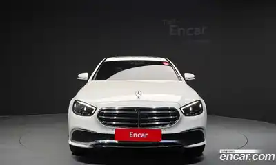 Mercedes-Benz E-Class 2022 2.0 Автомат в Москве № 763730, миниатюра 3