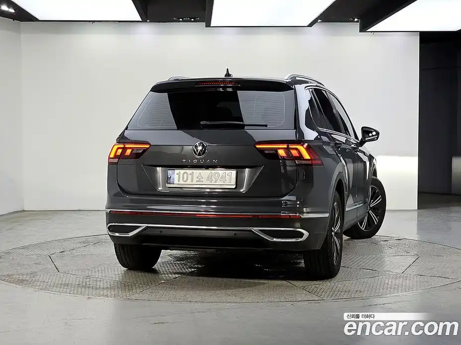 Volkswagen Tiguan 2021 2.0 Автомат в Москве № 767288, фото 3