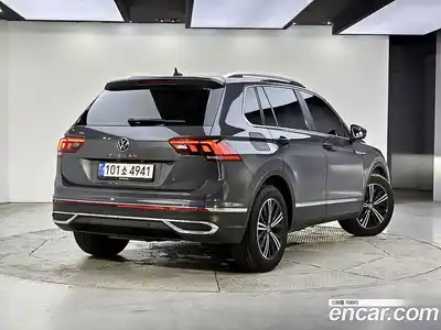 Volkswagen Tiguan 2021 2.0 Автомат в Москве № 767288, миниатюра 4