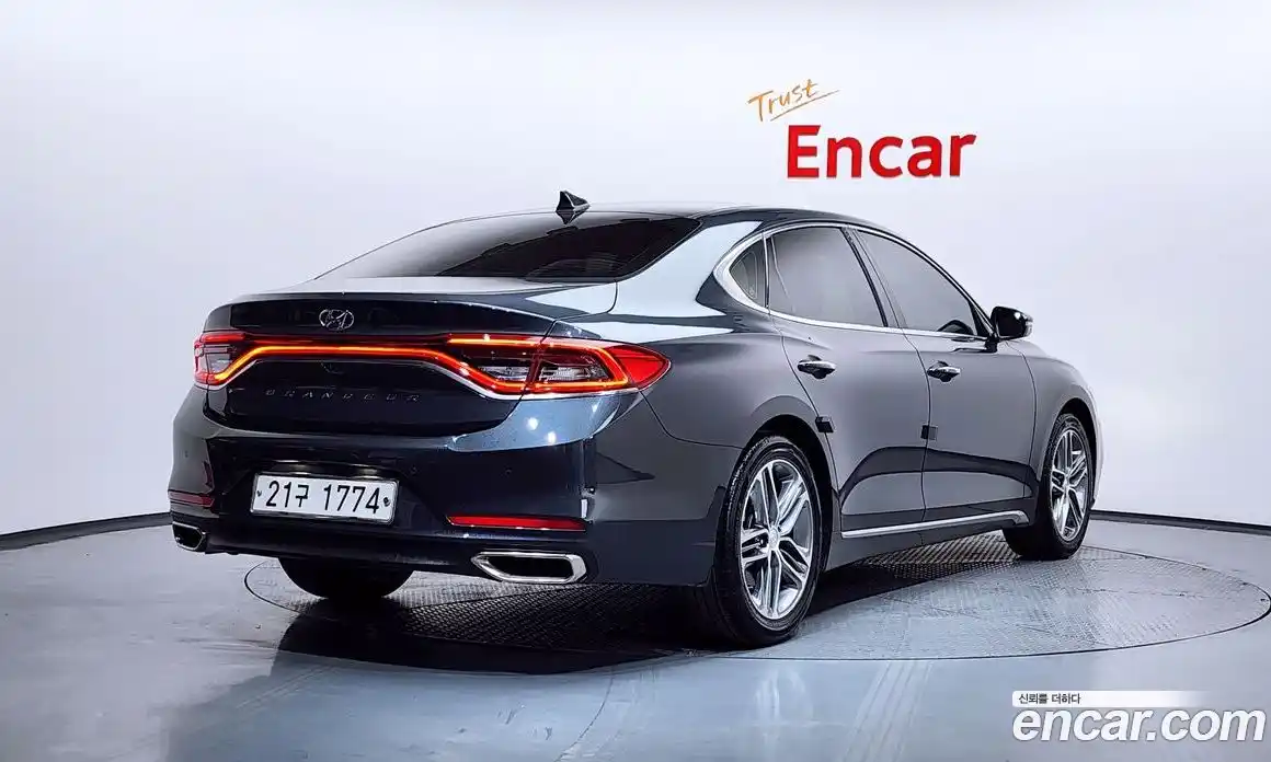 Hyundai Grandeur 2017 2.4 Автомат в Москве № 796903, фото 2