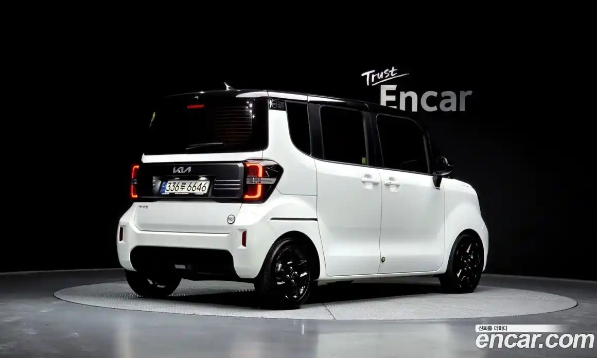 Kia Ray 2023 1.0 Автомат в Москве № 797714, фото 2