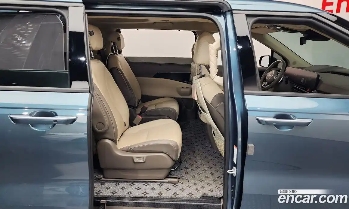 Kia Canival 2023 3.5 Автомат в Москве № 797756, фото 12