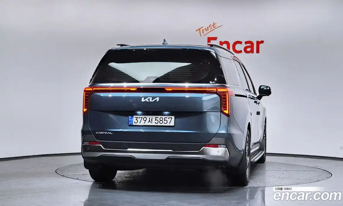 Kia Canival 2023 3.5 Автомат в Москве № 797756, фото 4