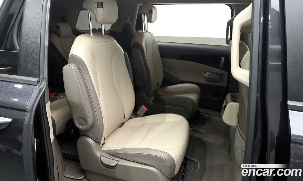 Kia Canival 2021 2.2 Автомат в Москве № 798112, фото 12