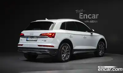 Audi Q5 2023 2.0 Автомат в Москве № 801347, миниатюра 2