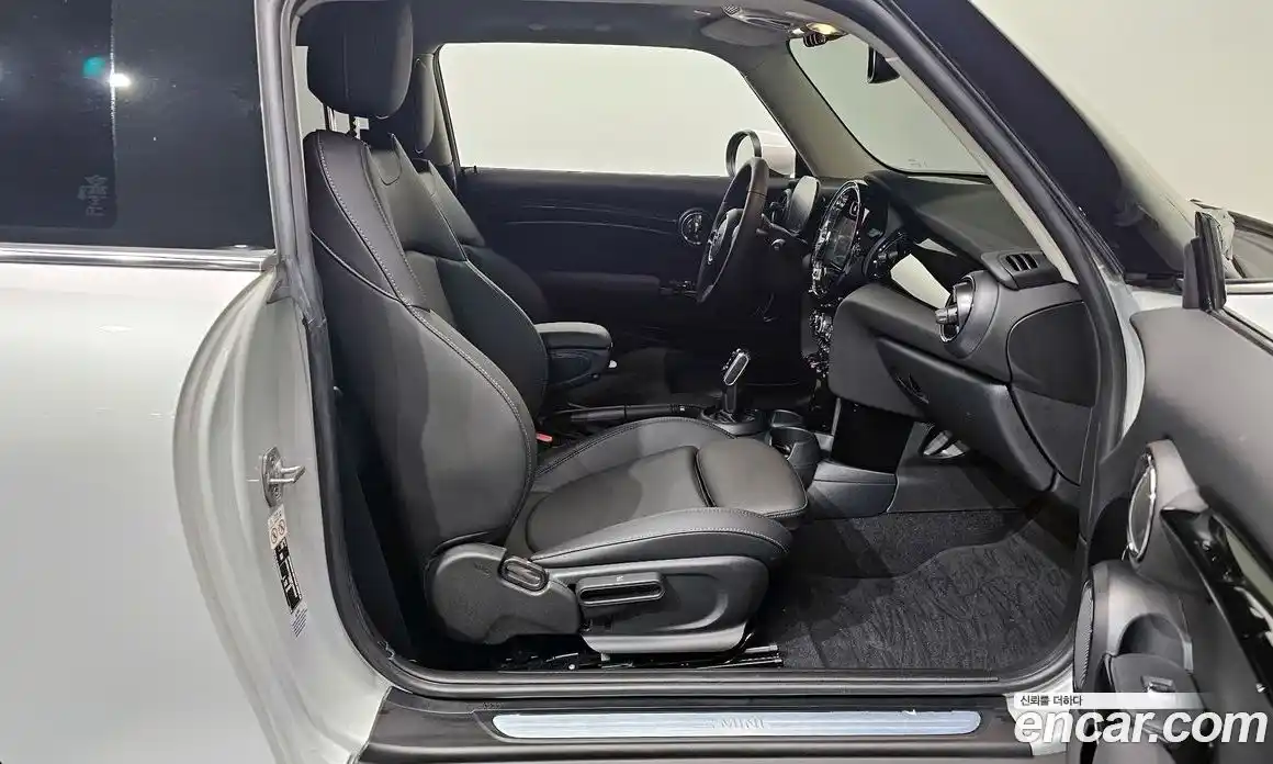 Mini Cooper 2022 1.5 Автомат в Москве № 802276, фото 11