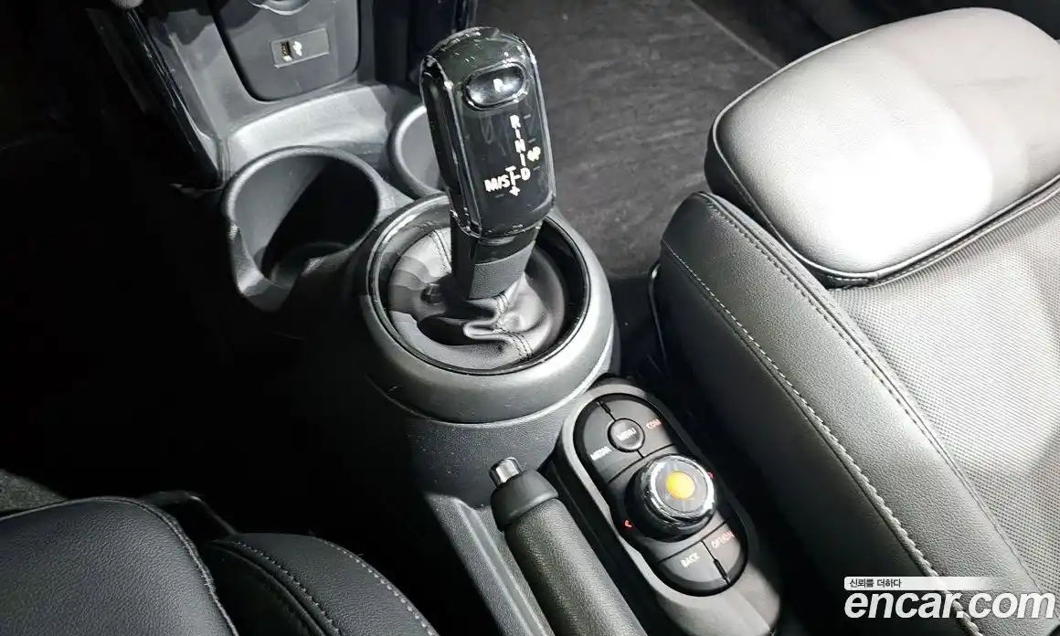 Mini Cooper 2022 1.5 Автомат в Москве № 802276, фото 9