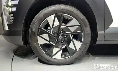 Hyundai Kona 2023 1.6 Автомат в Москве № 813643, миниатюра 5