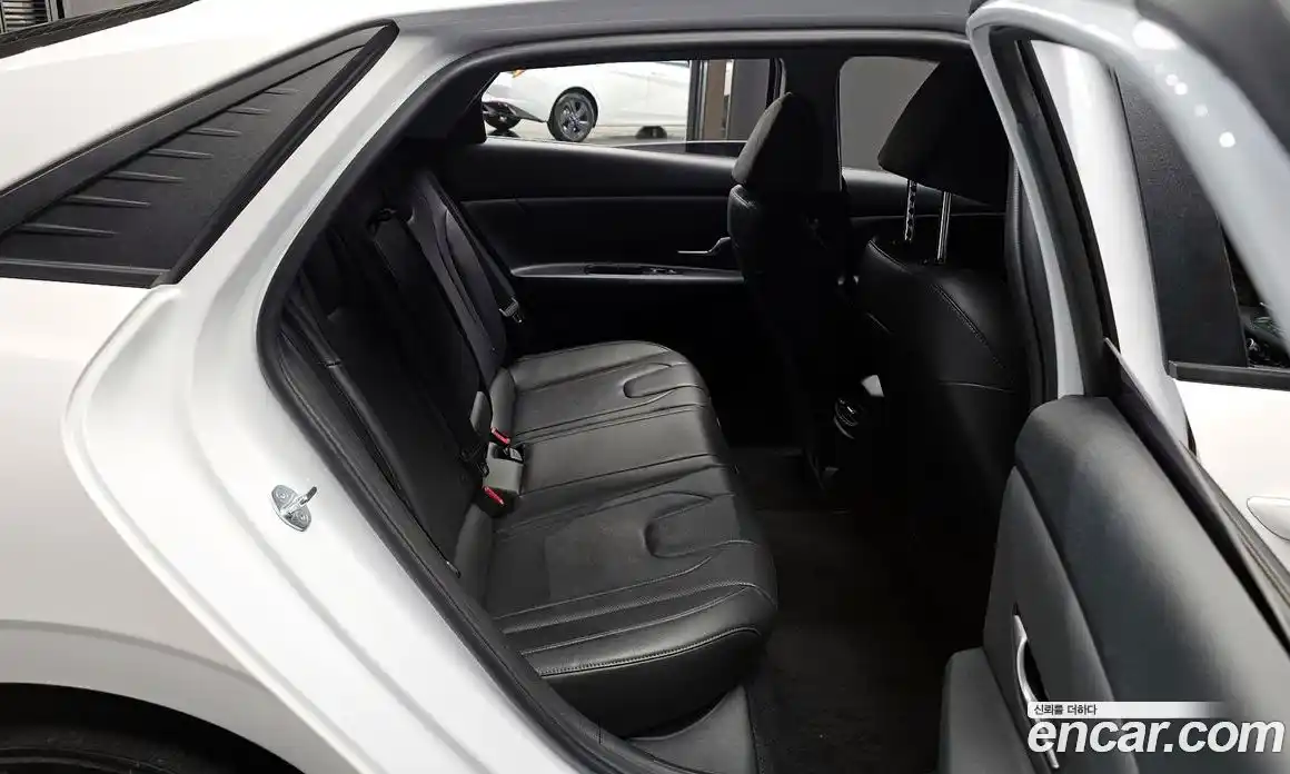 Hyundai Avante 2023 1.6 Автомат в Москве № 813763, фото 11