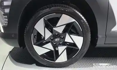 Hyundai Kona 2024 1.6 Автомат в Москве № 813876, миниатюра 5