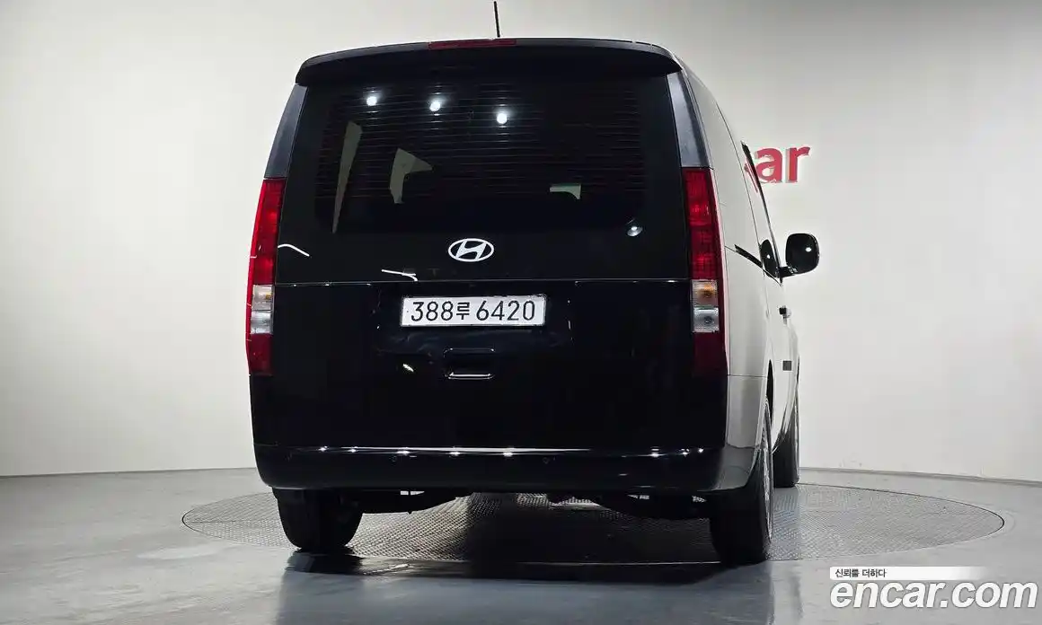 Hyundai Staria 2025 1.6 Автомат в Москве № 813906, фото 3