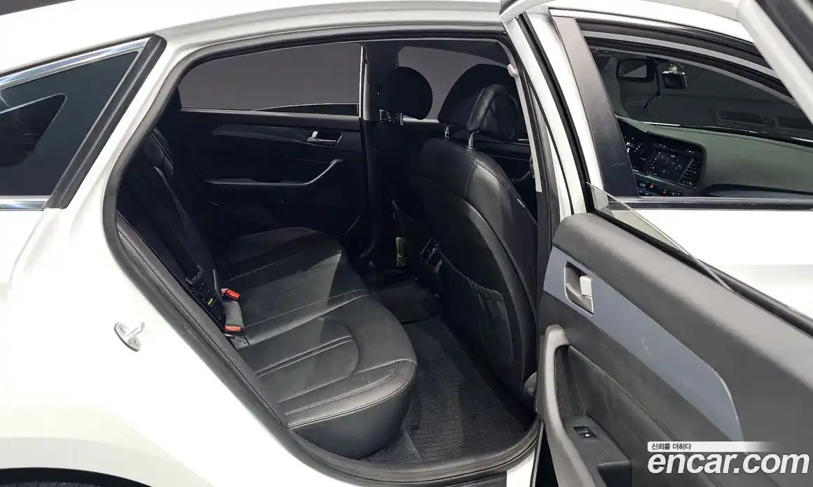 Hyundai Sonata 2017 2.0 Автомат в Москве № 814875, фото 11