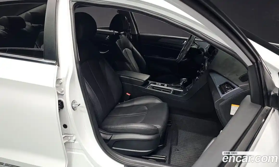 Hyundai Sonata 2017 2.0 Автомат в Москве № 814875, фото 10