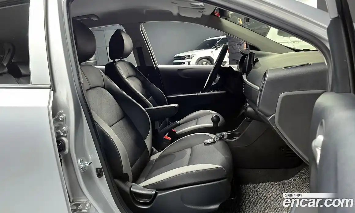 Kia Morning 2021 1.0 Автомат в Москве № 816075, фото 10