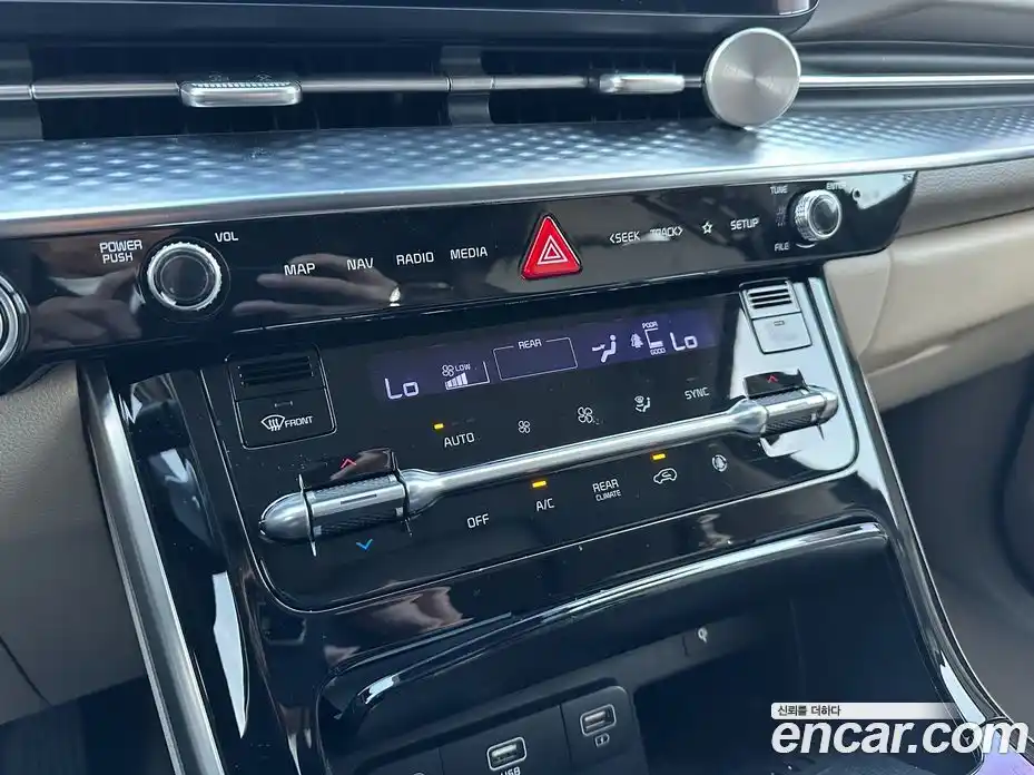 Kia Canival 2023 3.5 Автомат в Москве № 816280, фото 16