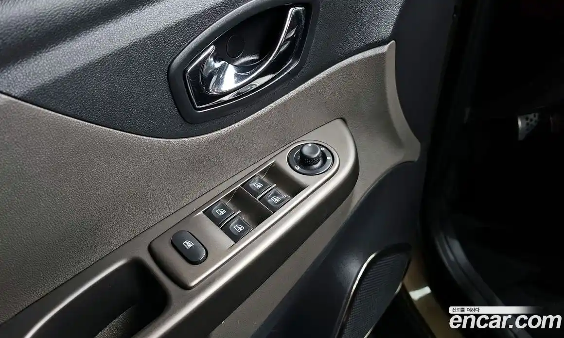 Renault QM3 2016 1.5 Автомат в Москве № 820605, фото 13