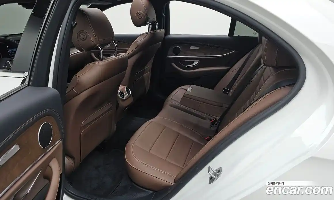 Mercedes-Benz E-Class 2022 2.0 Автомат в Москве № 821896, фото 11