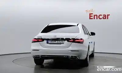 Mercedes-Benz E-Class 2022 2.0 Автомат в Москве № 821896, миниатюра 3