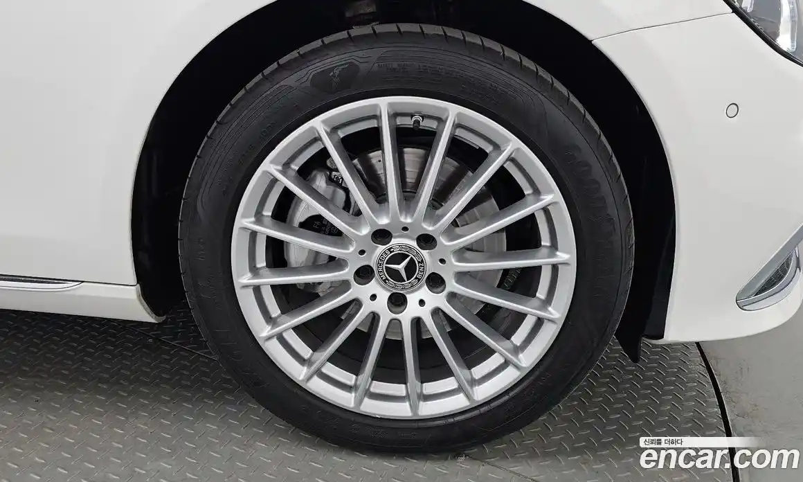 Mercedes-Benz E-Class 2022 2.0 Автомат в Москве № 821896, фото 4