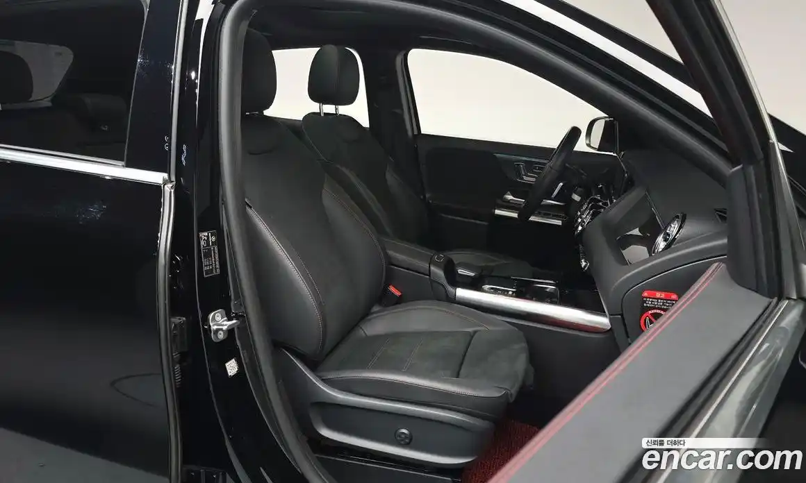 Mercedes-Benz GLA-Class 2023 2.0 Автомат в Москве № 821909, фото 9