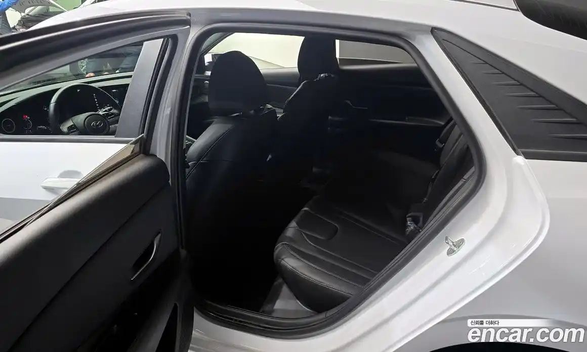 Hyundai Avante 2022 1.6 Автомат в Москве № 797443, фото 11