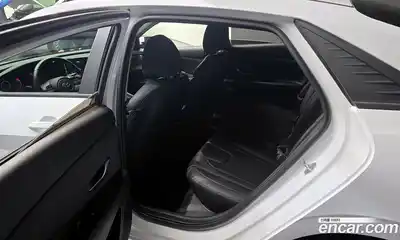 Hyundai Avante 2022 1.6 Автомат в Москве № 797443, миниатюра 11