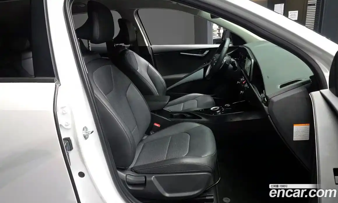 Kia Niro 2023 1.6 Автомат в Москве № 797765, фото 11