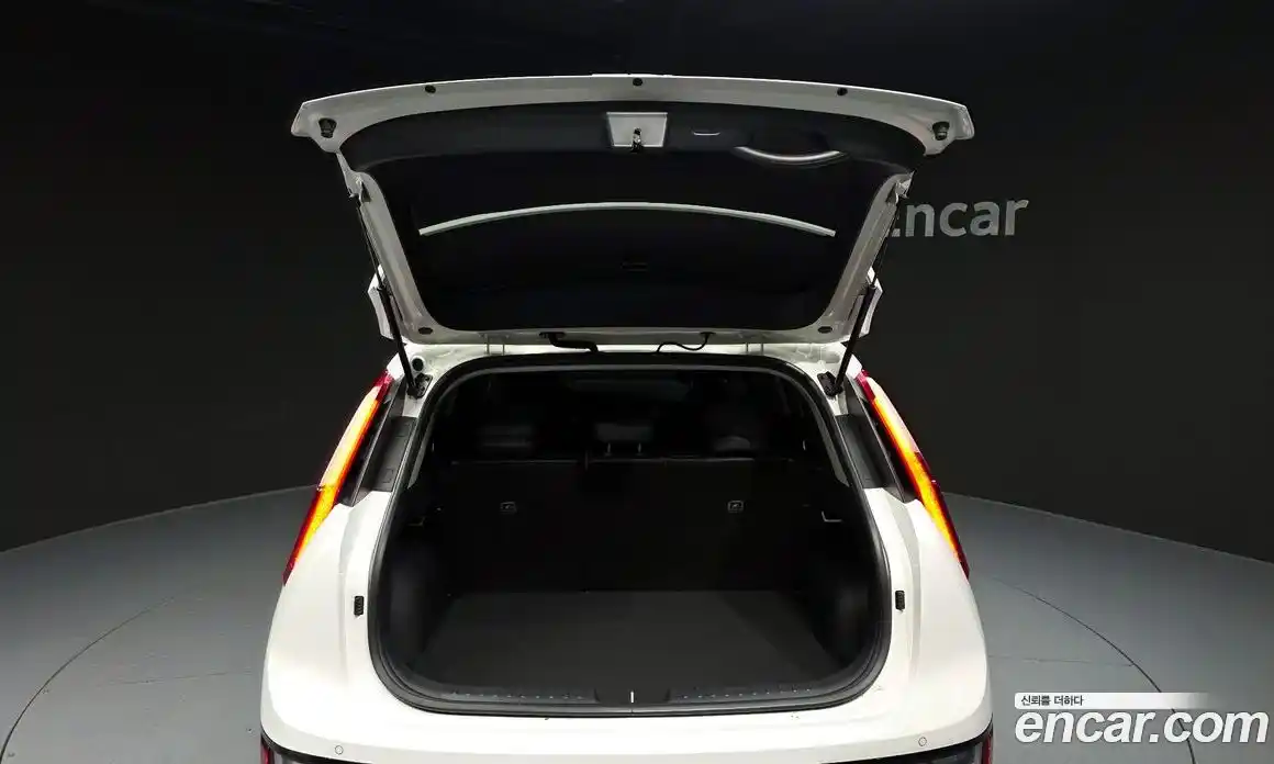 Kia Niro 2023 1.6 Автомат в Москве № 797765, фото 20