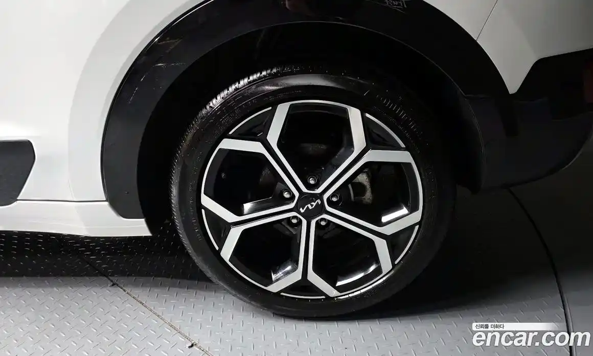 Kia Niro 2023 1.6 Автомат в Москве № 797765, фото 5