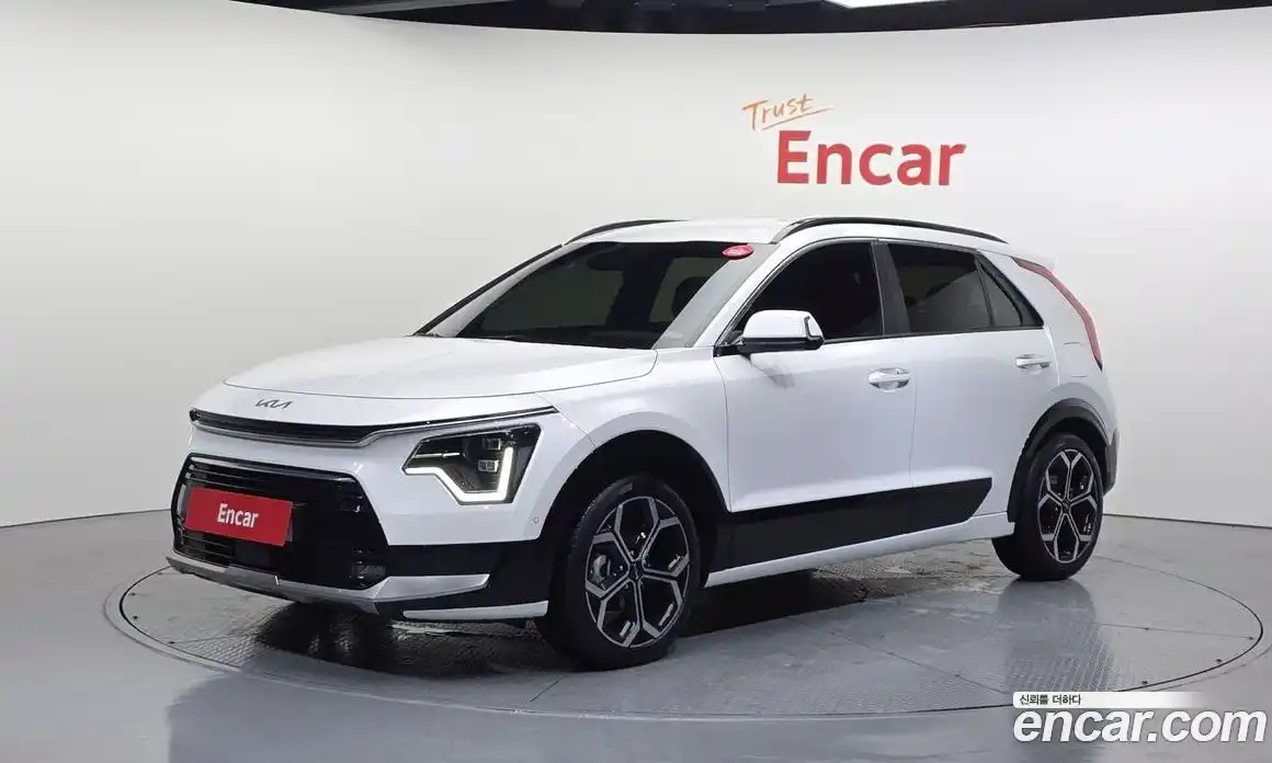 Kia Niro 2022 1.6 Автомат в Москве № 798354, фото 1