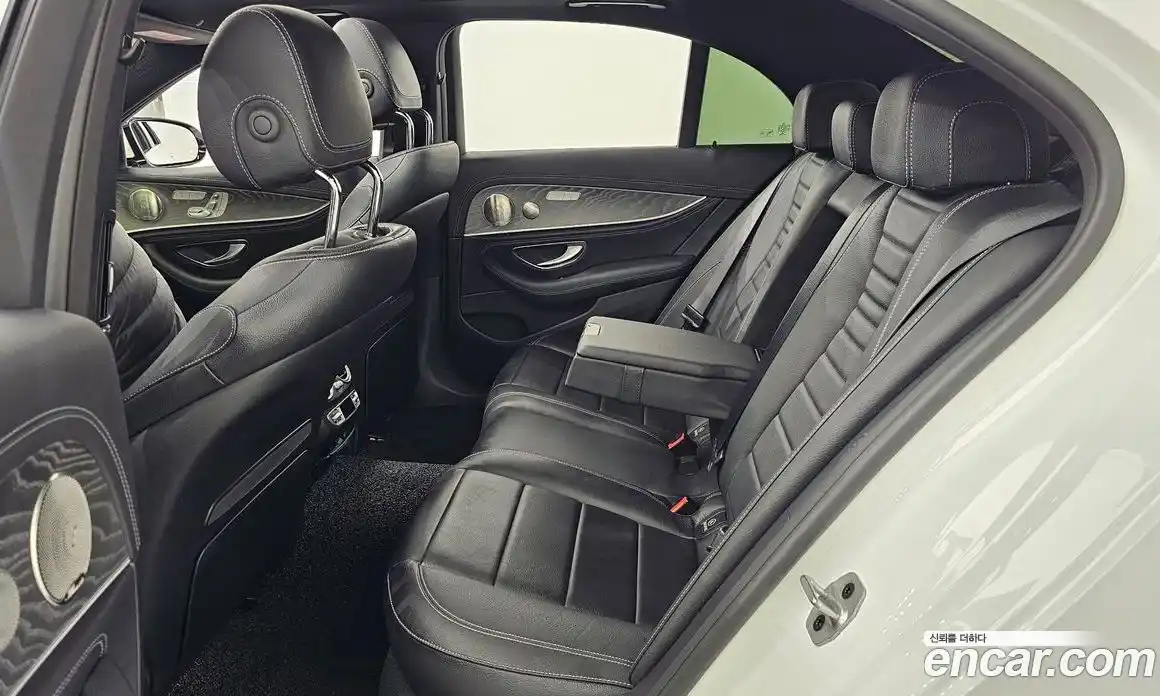 Mercedes-Benz E-Class 2022 2.0 Автомат в Москве № 801034, фото 12