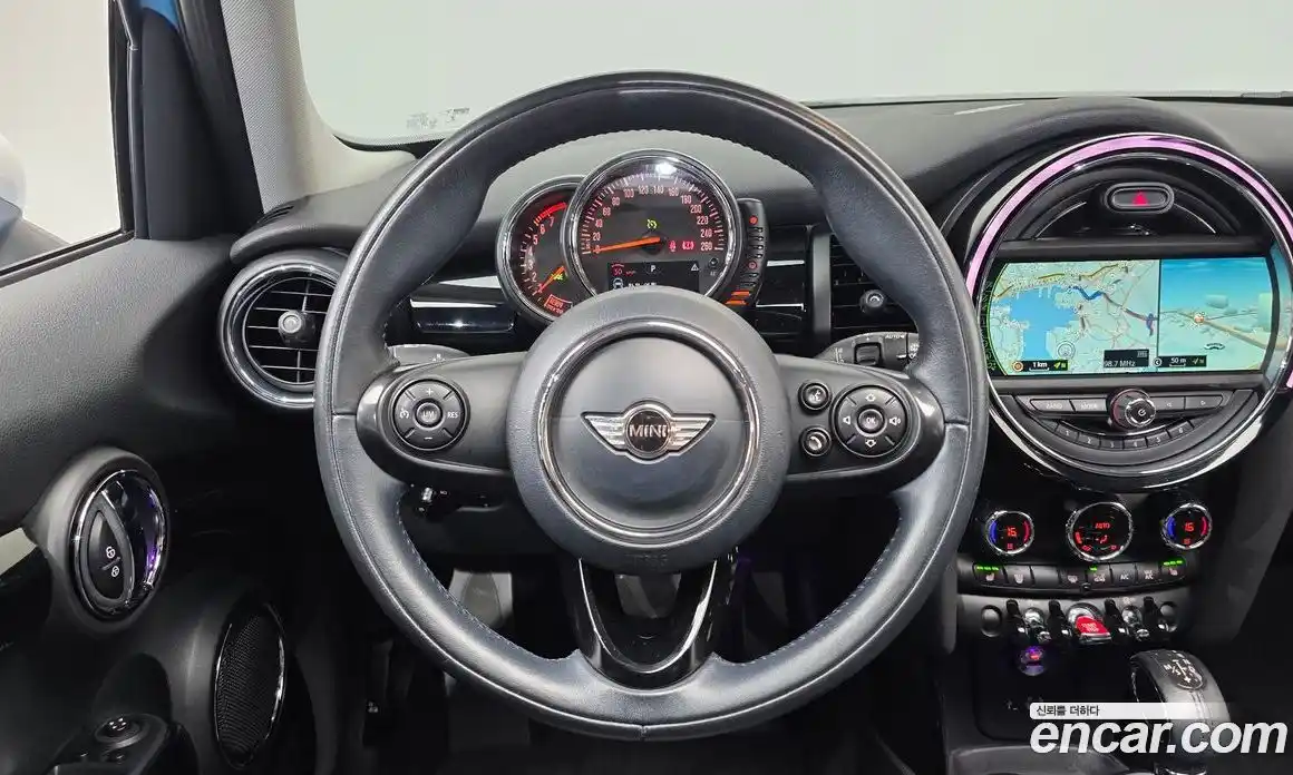 Mini Cooper 2015 1.5 Автомат в Москве № 802446, фото 13