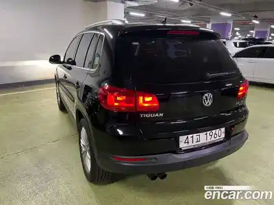 Volkswagen Tiguan 2015 2.0 Автомат в Москве № 803051, миниатюра 3