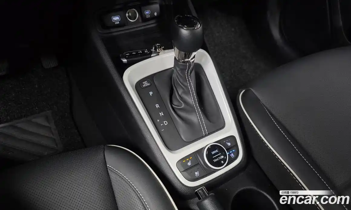 Hyundai Venue 2024 1.6 Автомат в Москве № 813545, фото 9