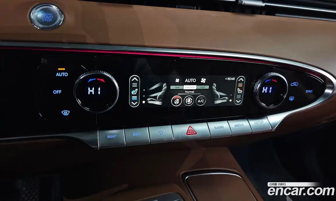 Genesis GV70 2023 2.5 Автомат в Москве № 817234, фото 16