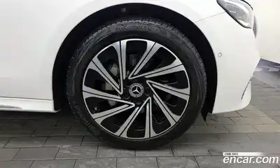 Mercedes-Benz E-Class 2025 2.0 Автомат в Москве № 821778, миниатюра 4