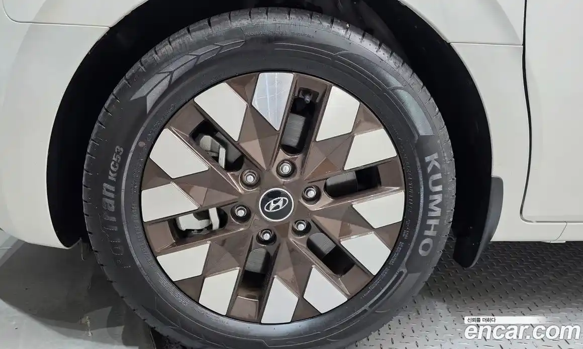 Hyundai Staria 2023 2.2 гидро в Москве № 7813, фото 5